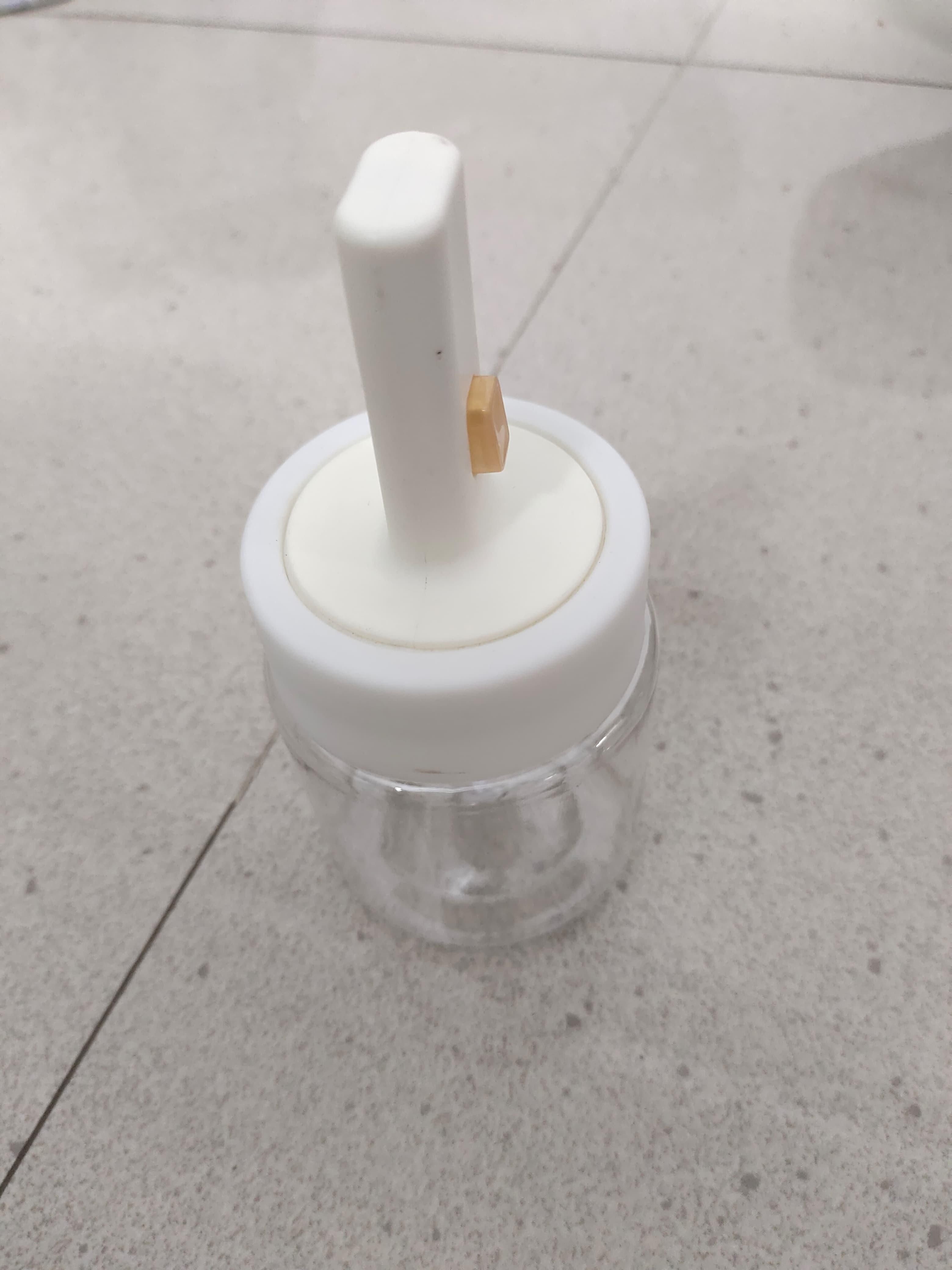 Luxury Glass Seasoning Tank – Airtight Spice Jar with Integrated Spoon & Lid